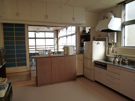 二階のキッチン、食堂、機織り室がきれいになりました。